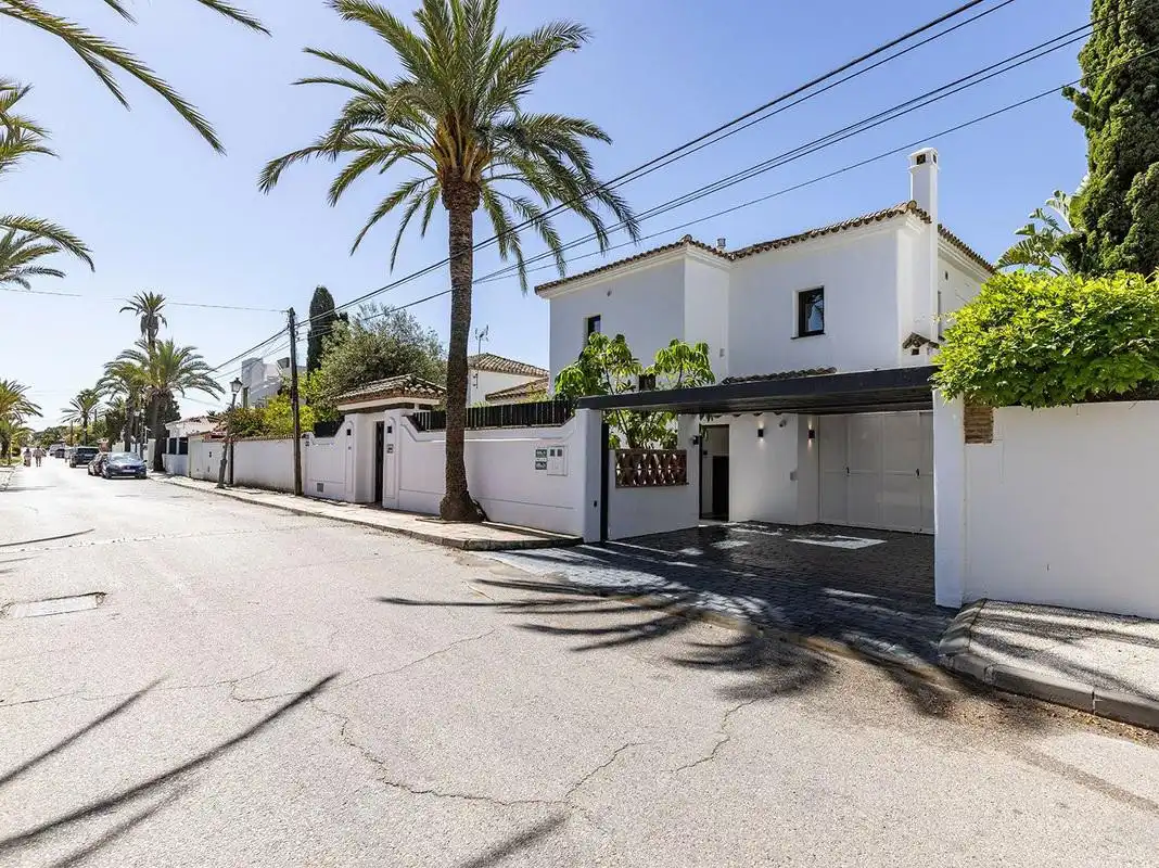Außenansicht von Haus oder Chalet zur Miete in Marbella mit Klimaanlage, Privatgarten und Terrasse