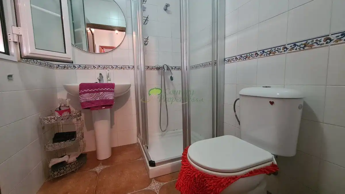Bathroom of Houses for sale in Canillas de Albaida  with Air Conditioner, Terrace and Storage room