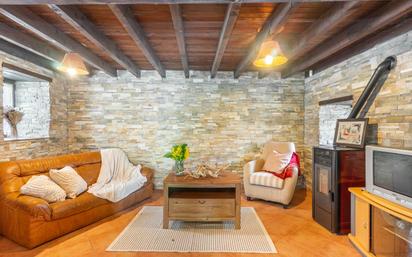 Sala d'estar de Casa o xalet en venda en Parres amb Aire condicionat, Calefacció i Terrassa
