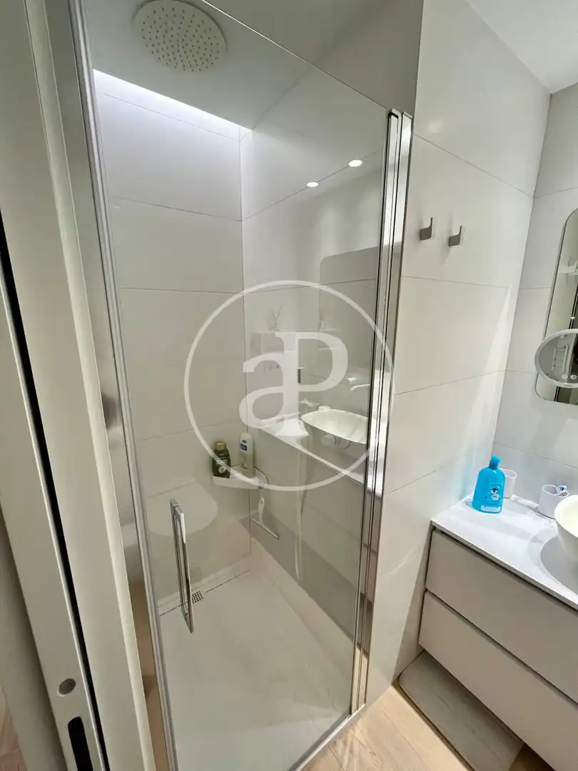 Badezimmer von Wohnung zum Verkauf in Valencia mit Klimaanlage und Heizung