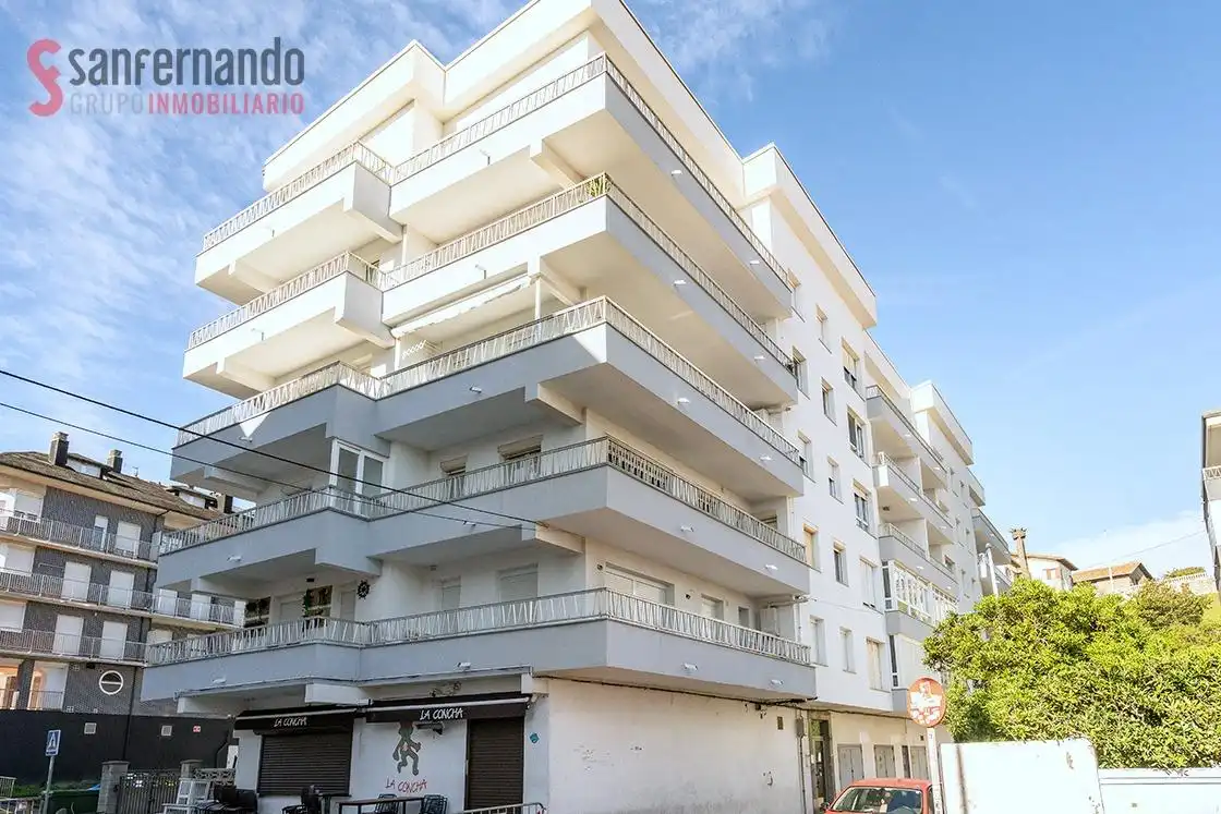 Vista exterior de Pis en venda en Suances amb Terrassa i Balcó