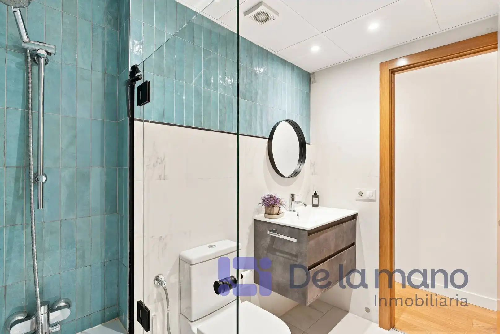 Bathroom of Flat for rent in Madrid  with Air Conditioner, Heating and Furnished