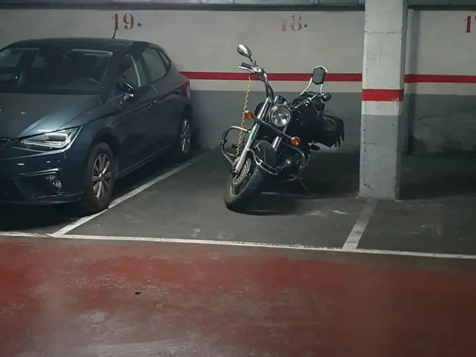 Parkplatz von Garage zur Miete in Barcelona mit Alarm
