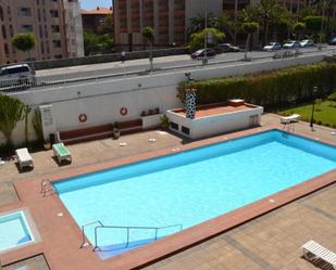 Piscina de Apartament de lloguer en San Bartolomé de Tirajana amb Balcó