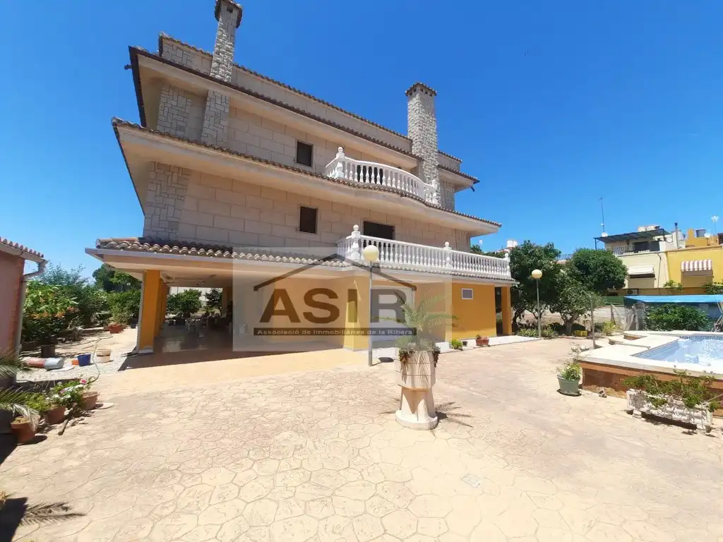 Vista exterior de Casa o xalet en venda en Albalat de la Ribera amb Aire condicionat, Calefacció i Jardí privat