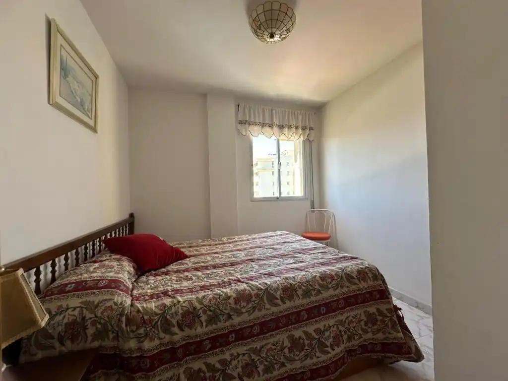 Dormitori de Apartament en venda en Fuengirola amb Aire condicionat i Terrassa