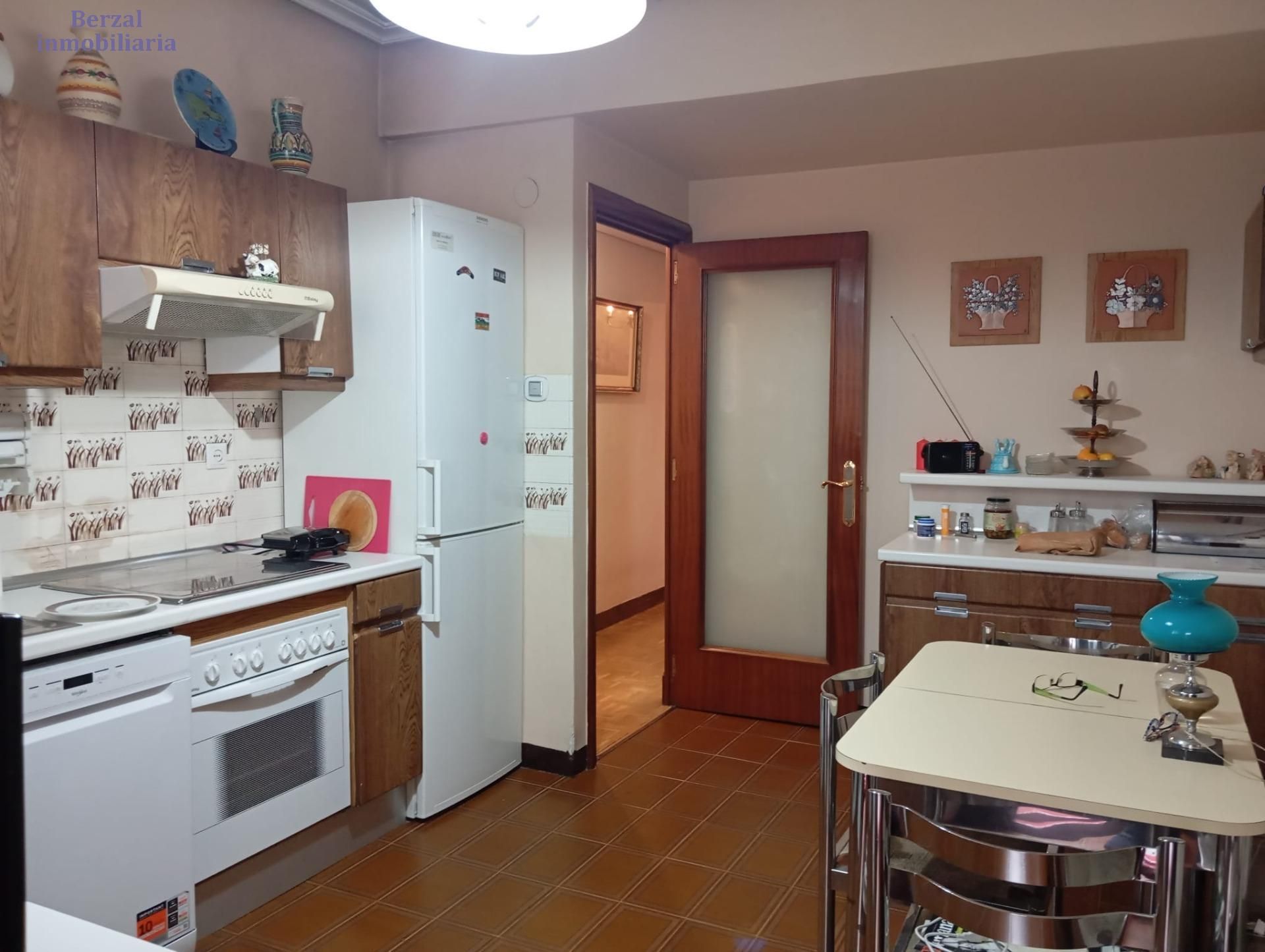 Pis en venda a Avenida PIO XII, Gran Via, Centro