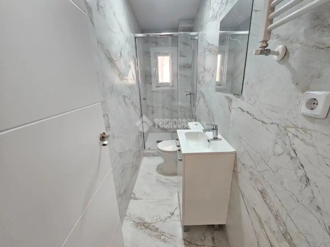 Baño de Piso en venta en Madrid con Calefacción y Terraza