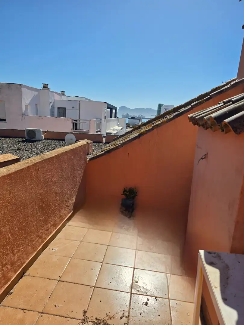 Vista exterior de Dúplex en venda en Algeciras amb Terrassa, Traster i Piscina comunitària