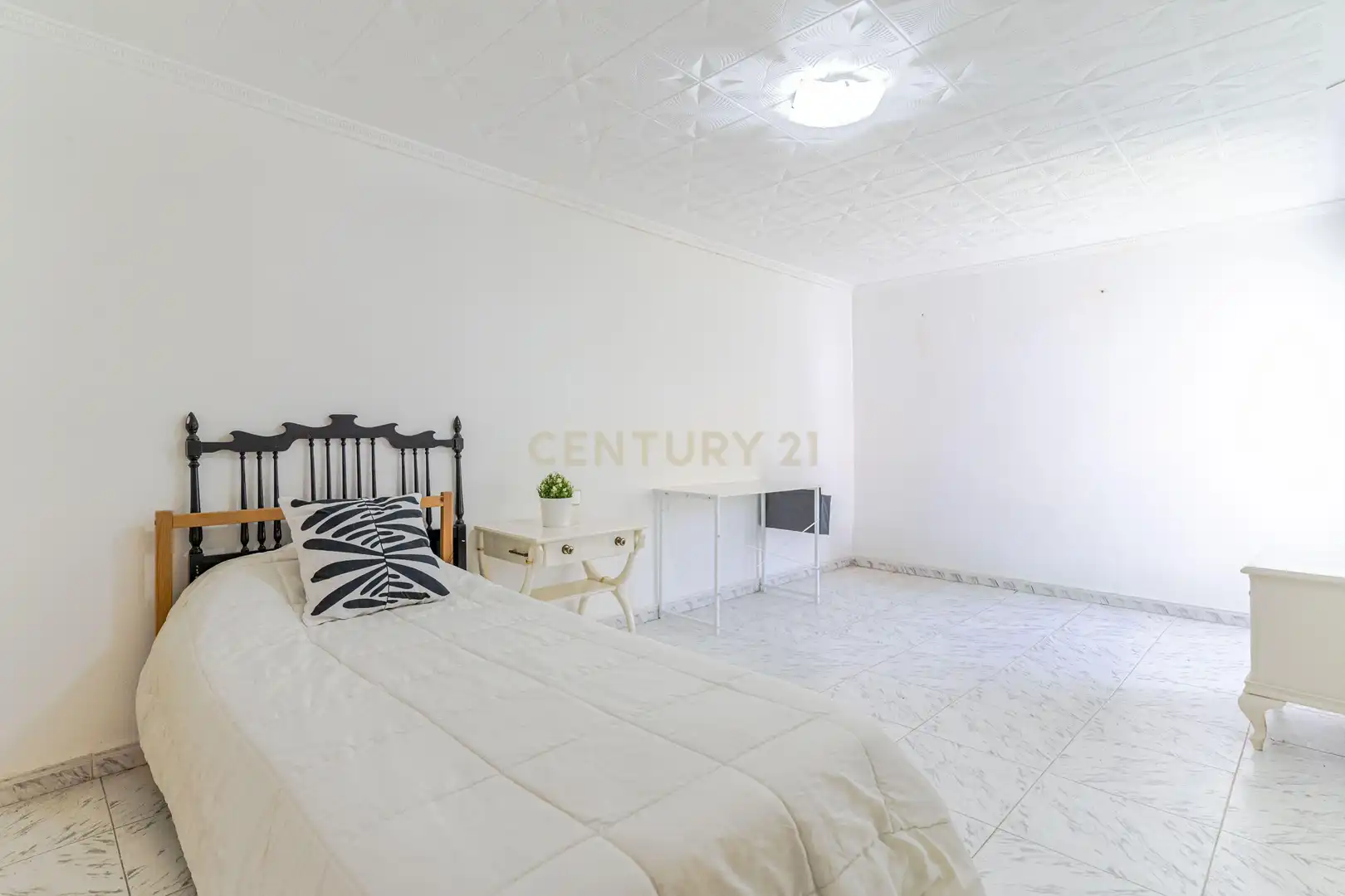Habitación de Casa adosada en venta en La Zubia con Aire acondicionado