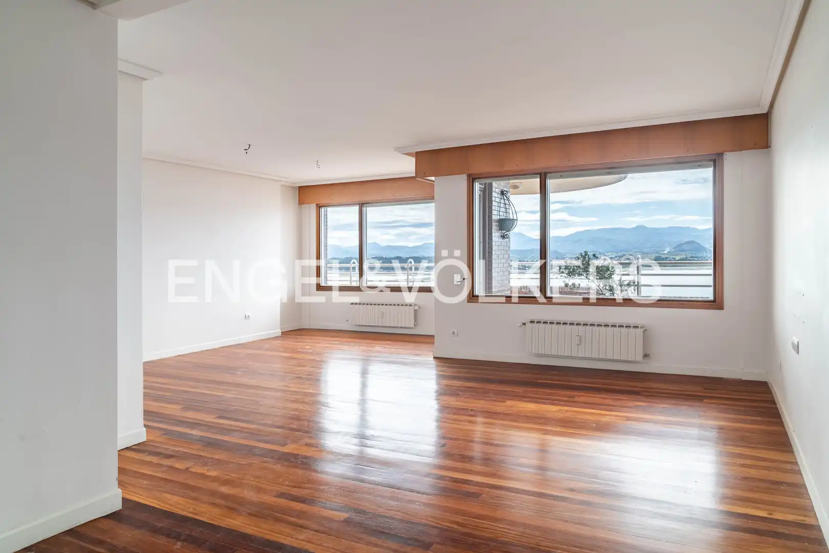 Sala de estar de Piso en venta en Santander con Calefacción, Terraza y Balcón