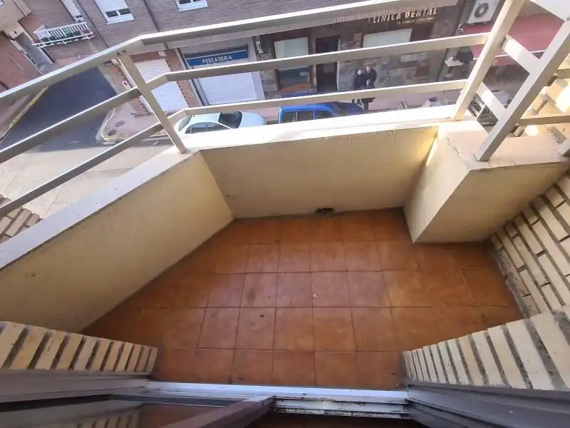 Terraza de Piso en venta en Vega de Espinareda con Calefacción, Terraza y Trastero