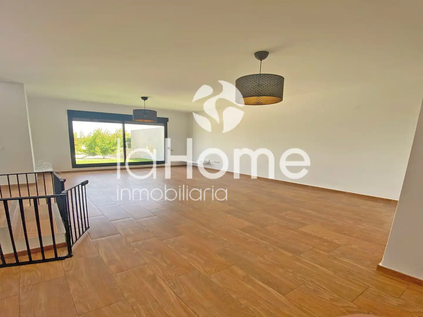 Sala de estar de Casa adosada de alquiler en Godella con Aire acondicionado, Terraza y Piscina