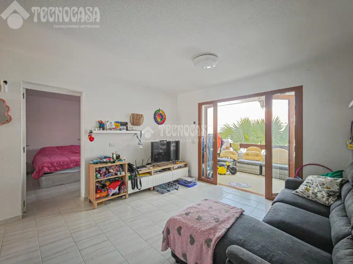 Sala de estar de Piso en venta en Arona con Piscina comunitaria