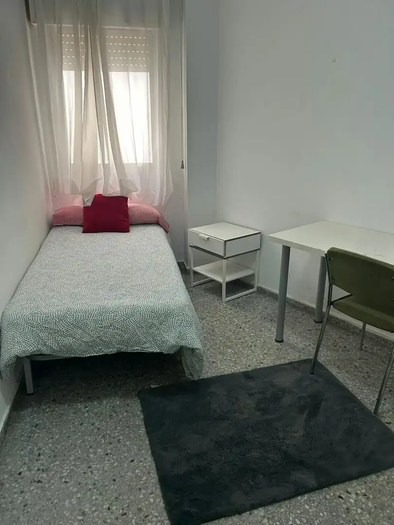 Habitación de Piso para compartir en  Sevilla Capital con Amueblado y Lavadora