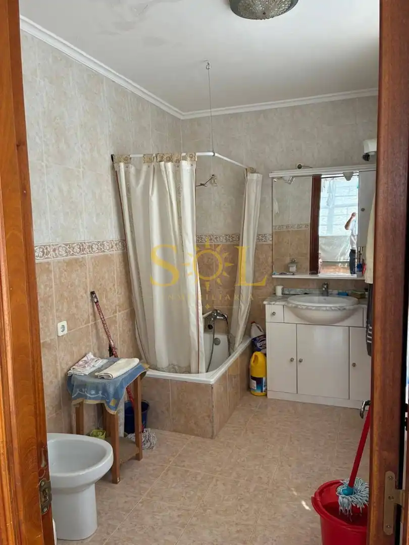 Badezimmer von Wohnung zum Verkauf in Soto del Barco mit Heizung und Möbliert