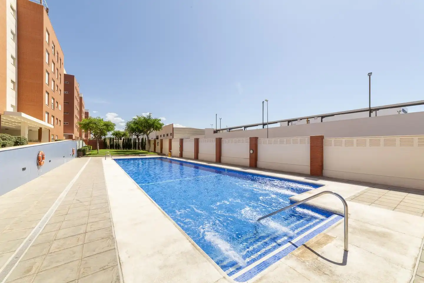 Schwimmbecken von Wohnung zur Miete in  Almería Capital mit Klimaanlage, Heizung und Möbliert