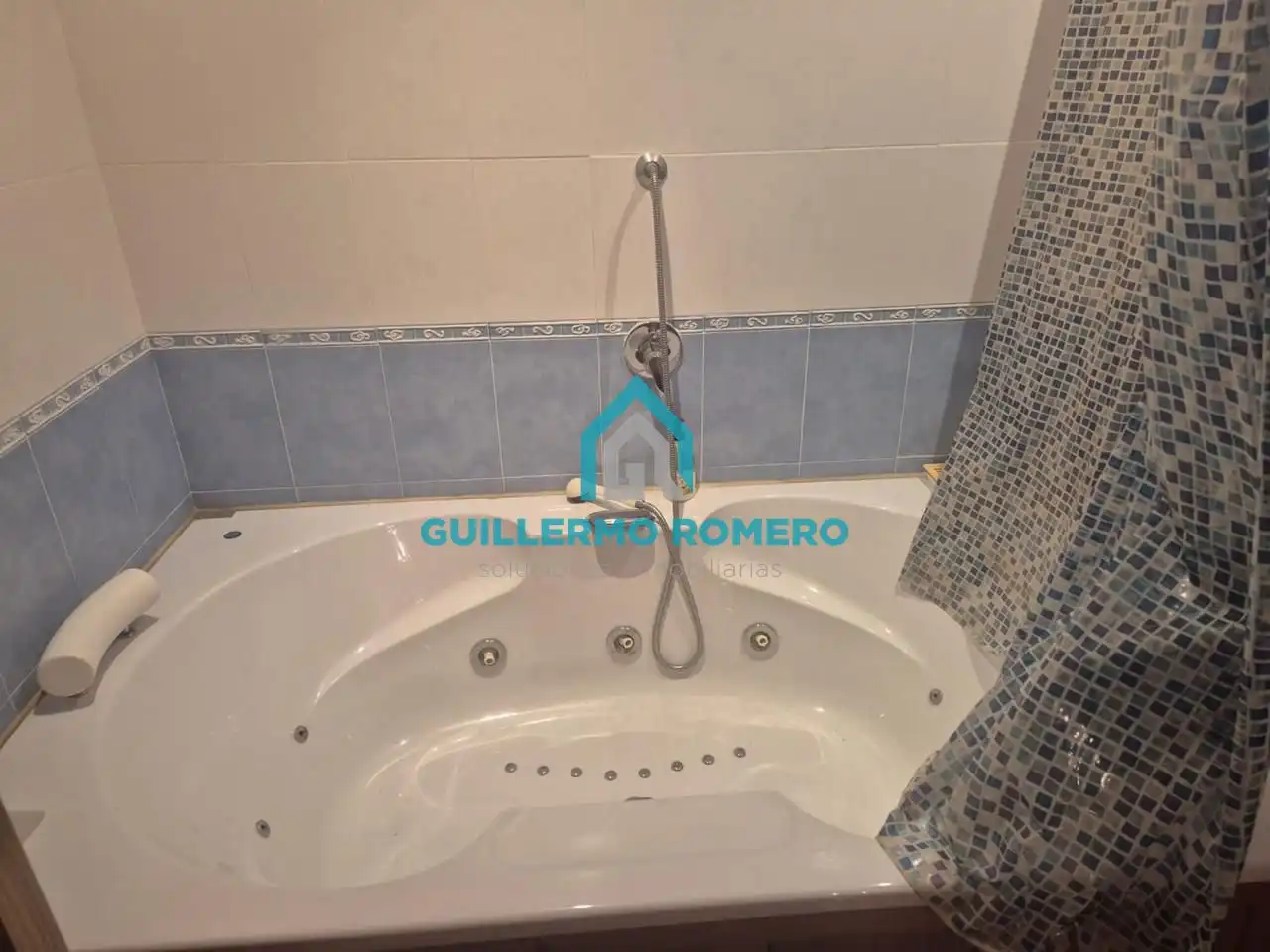 Baño de Piso en venta en La Puebla del Río con Terraza