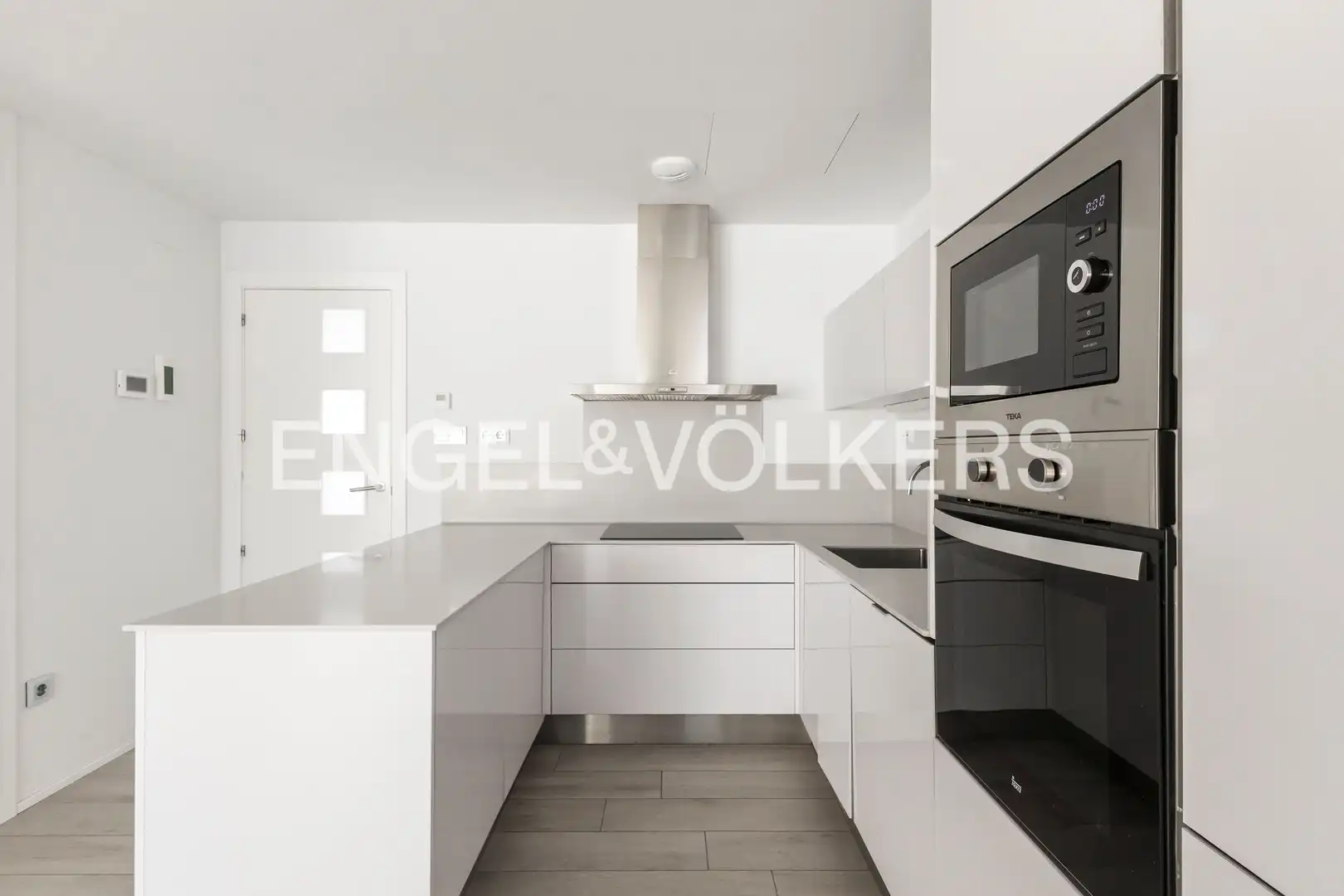 Cocina de Casa adosada en venta en Tres Cantos con Aire acondicionado, Calefacción y Jardín privado