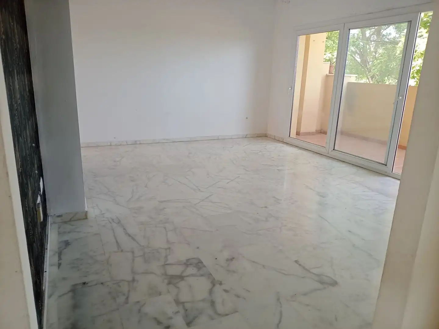 Living room of Flat for sale in Estepona  with Heating and Terrace