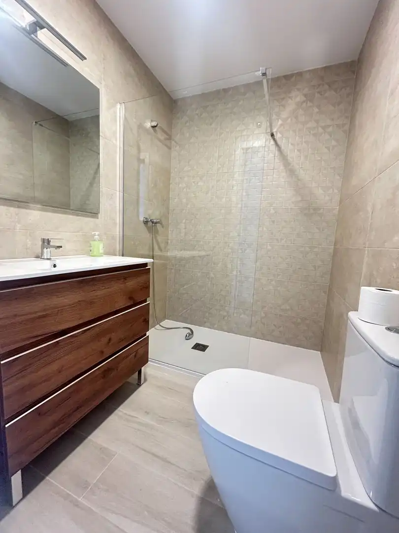 Baño de Piso de alquiler en Cistérniga con Calefacción, Terraza y Piscina comunitaria