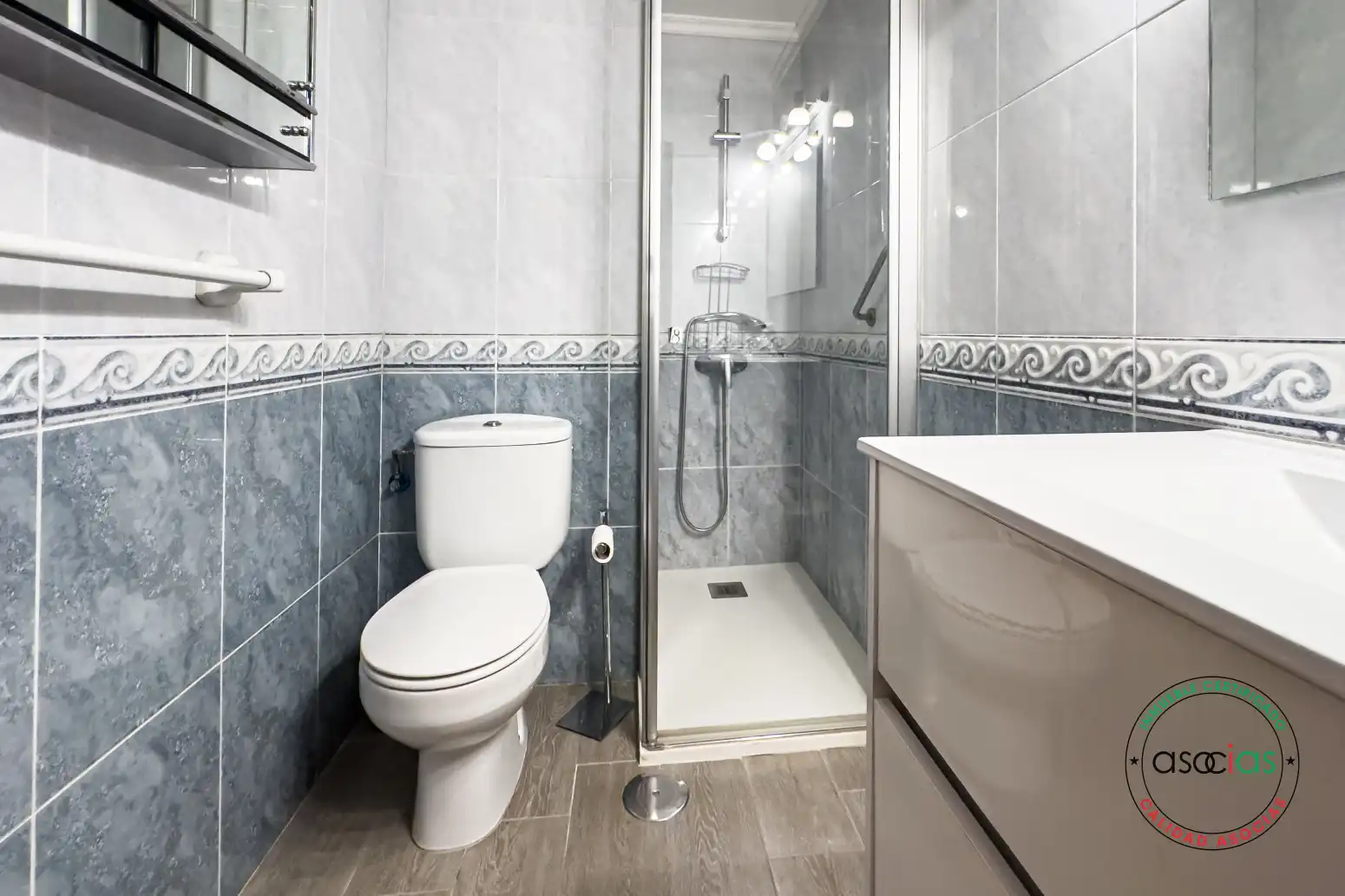 Baño de Piso en venta en Gijón  con Parquet y Terraza