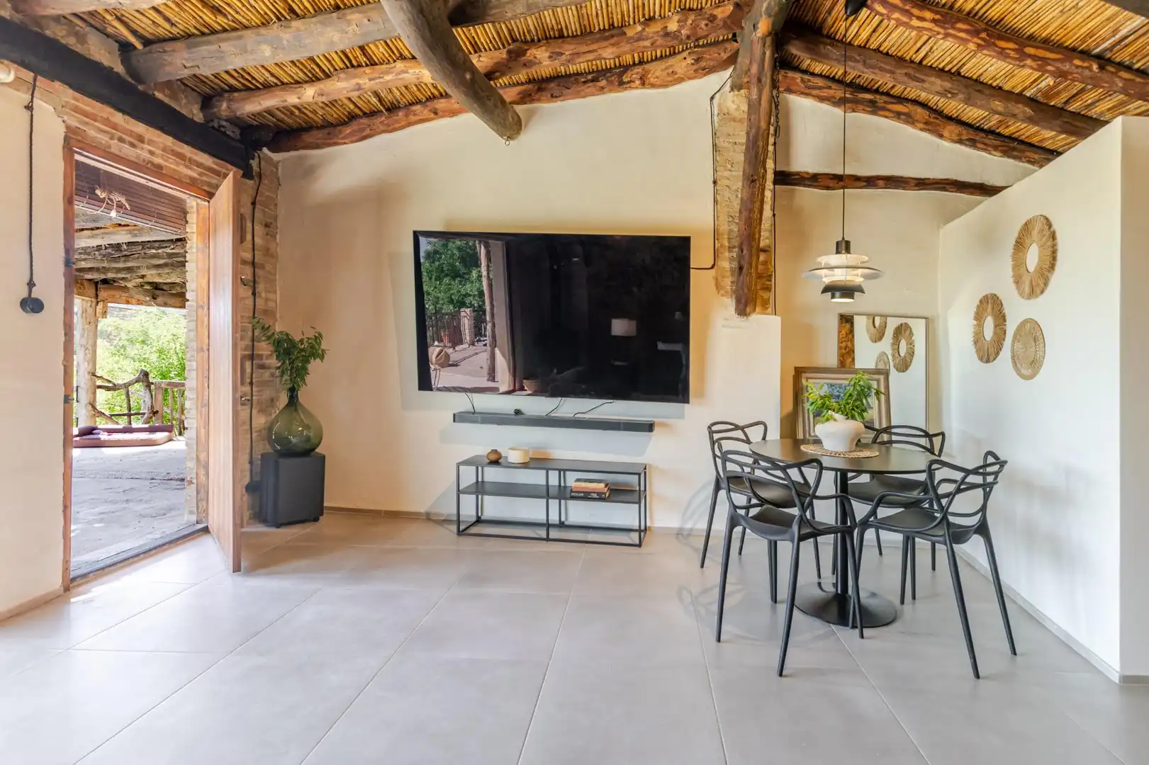 Sala de estar de Finca rústica en venta en Venta del Moro con Jardín privado, Terraza y Amueblado