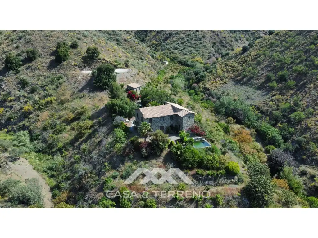 Vista exterior de Casa o xalet en venda en Moclinejo amb Piscina