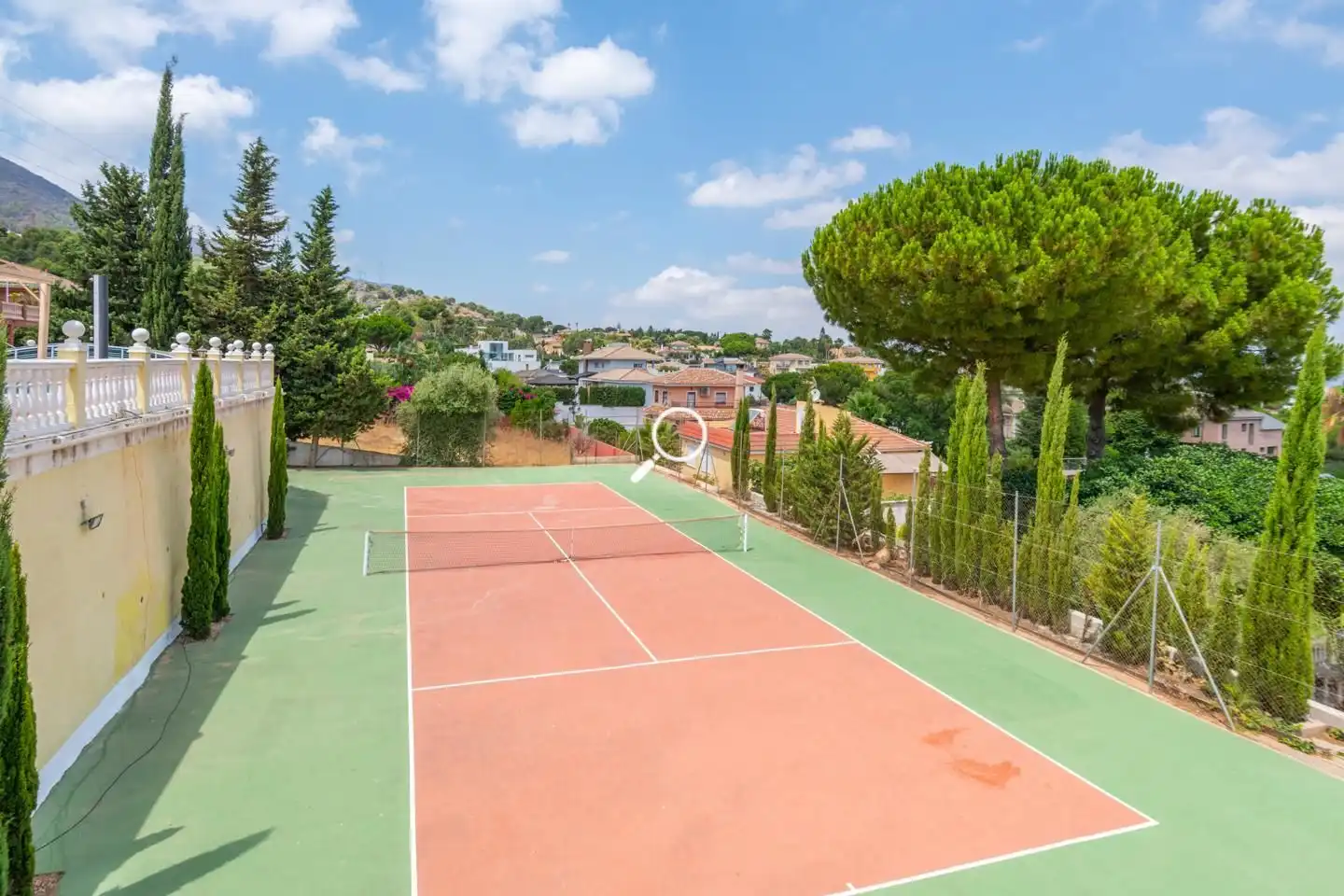 Vista exterior de Casa o xalet en venda en Alhaurín de la Torre amb Aire condicionat, Jardí privat i Terrassa