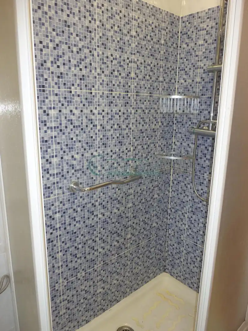 Baño de Piso en venta en Vigo  con Calefacción y Balcón