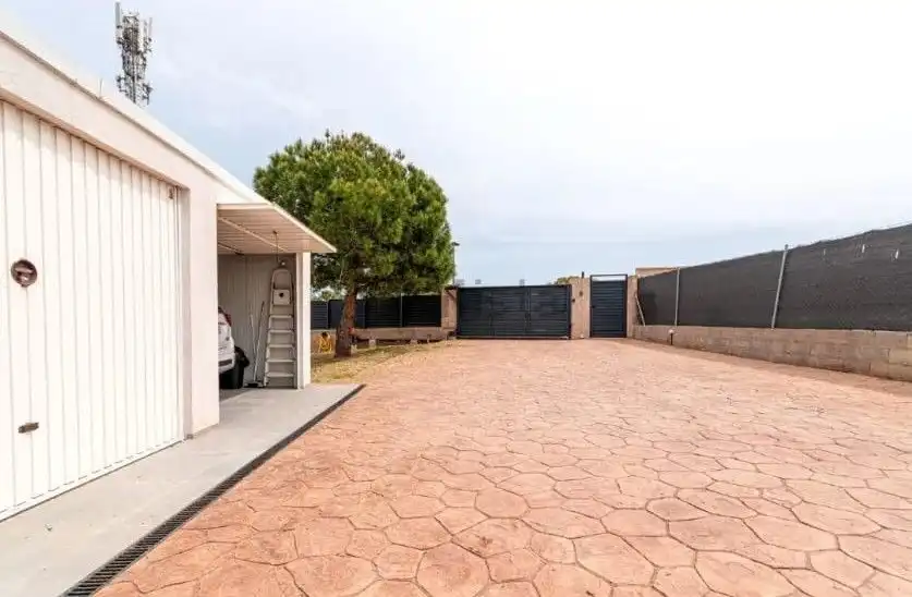 Vista exterior de Casa o xalet en venda en Valdemorillo amb Aire condicionat, Calefacció i Jardí privat