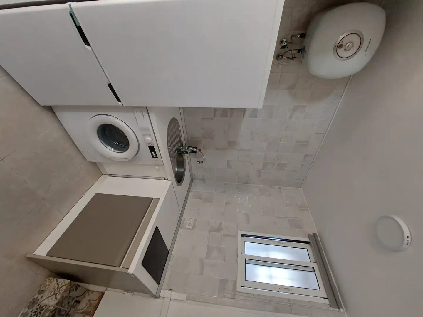 Bany de Estudi de lloguer en Benalmádena amb Terrassa, Moblat i Piscina comunitària