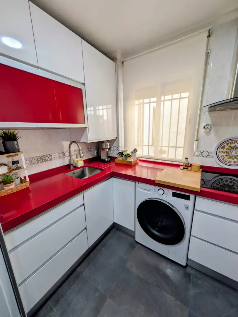 Cuina de Pis en venda en Sevilla amb Aire condicionat, Terrassa i Traster