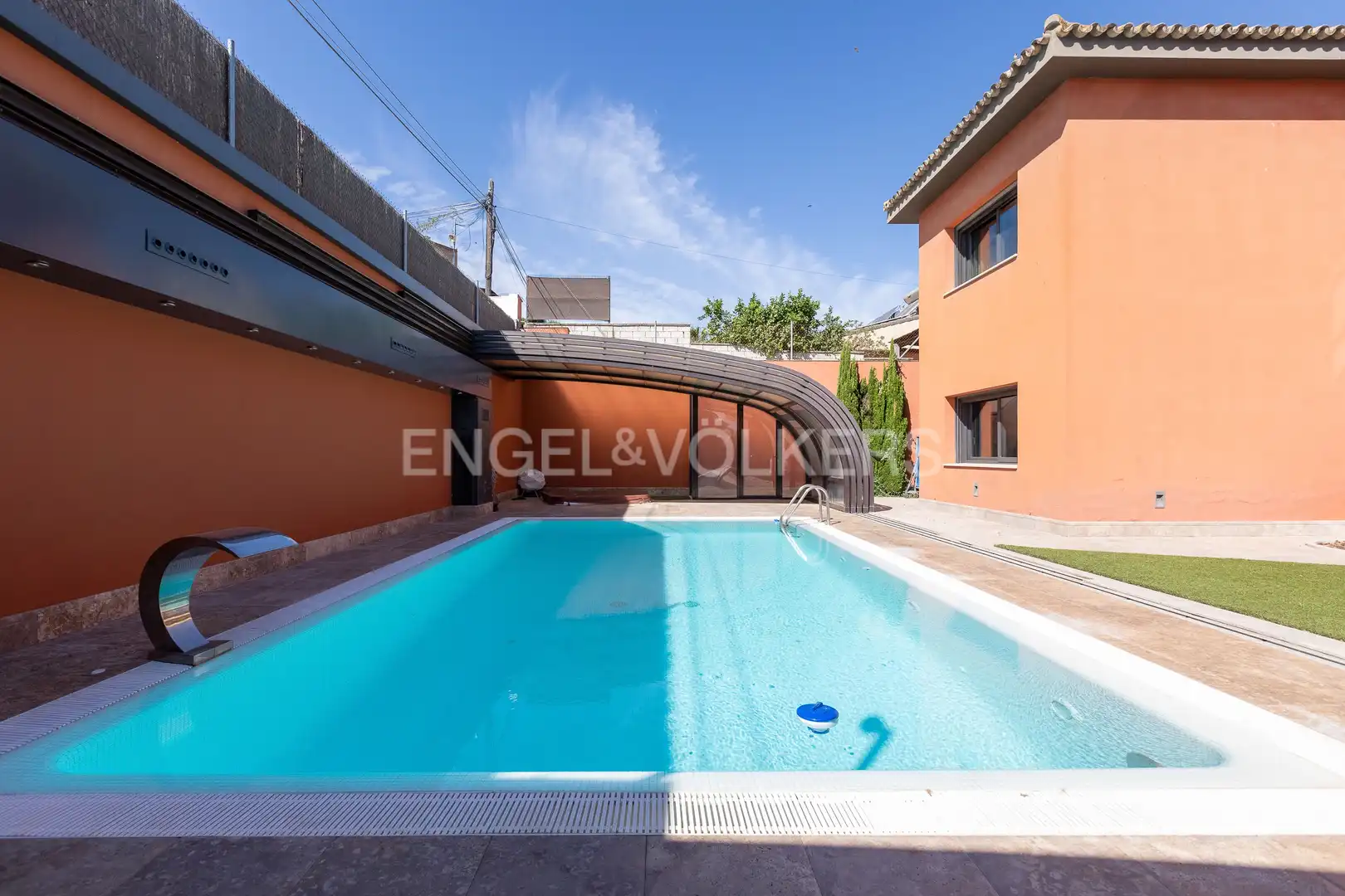 Piscina de Finca rústica en venda en Dos Hermanas amb Aire condicionat, Calefacció i Jardí privat