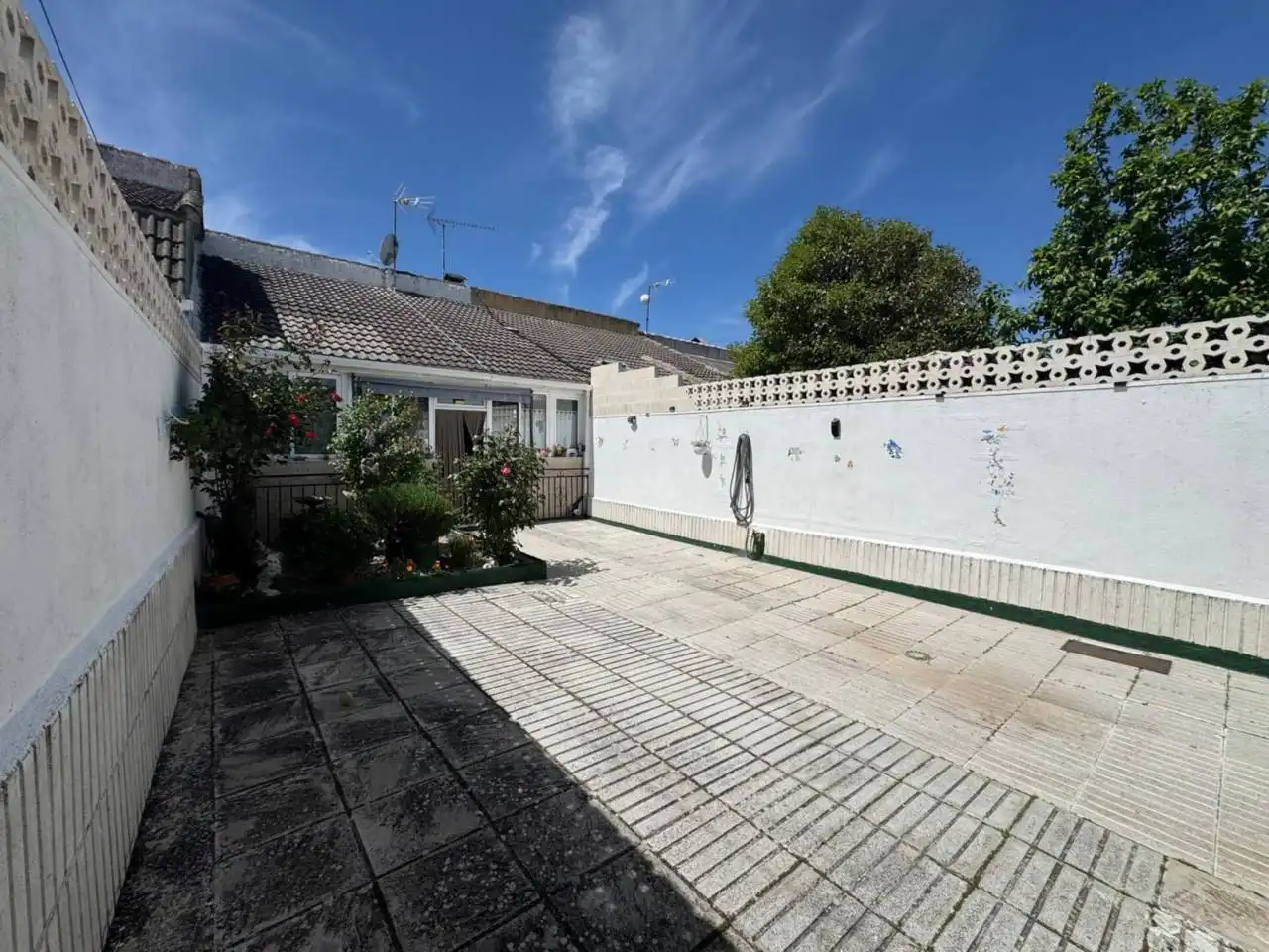 Vista exterior de Casa adosada en venta en Trijueque con Aire acondicionado, Jardín privado y Amueblado