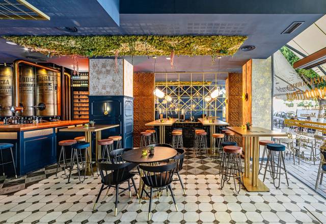 Local comercial en Alquiler en Plutarco en El Cónsul - Ciudad Universitaria - El Romeral