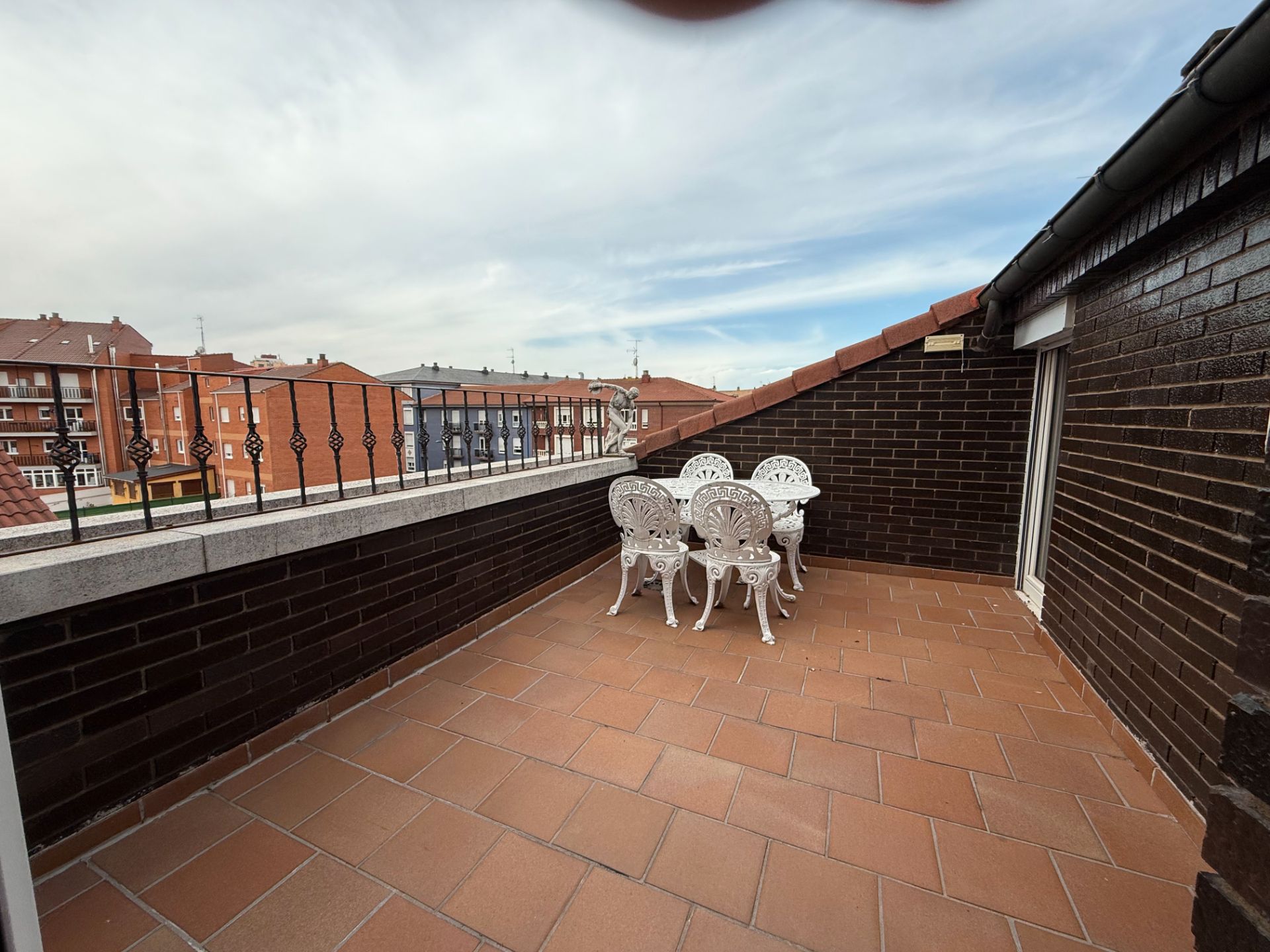 Terraza de Apartamento en venta en San Andrés del Rabanedo con Calefacción, Parquet y Terraza