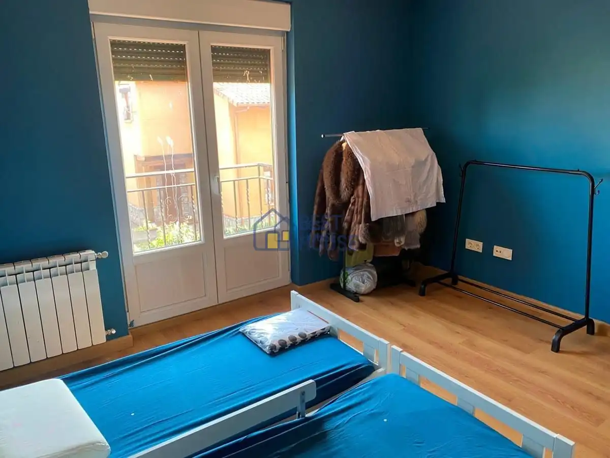 Bedroom of Detached homes for sale in Onzonilla  with Heating, Private garden and Parquet flooring