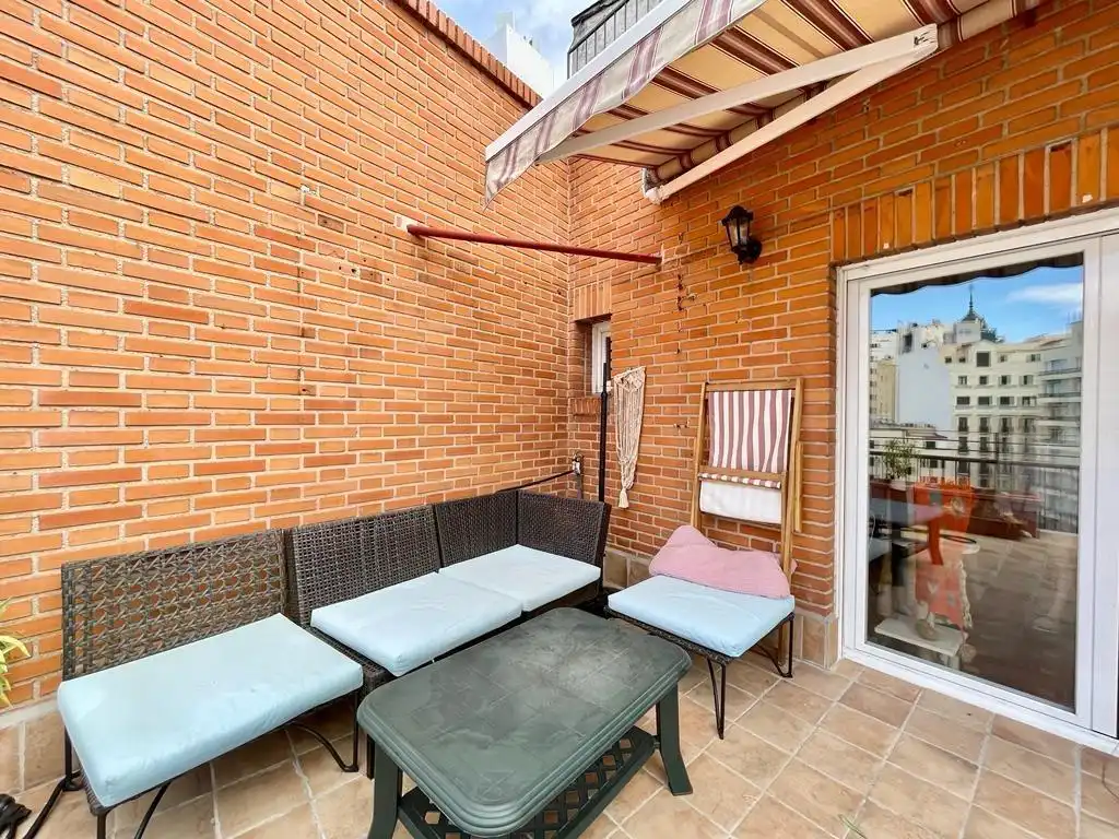 Terraza de Ático de alquiler en Madrid con Calefacción, Parquet y Terraza