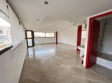 Oficina de lloguer a Plaça Vella