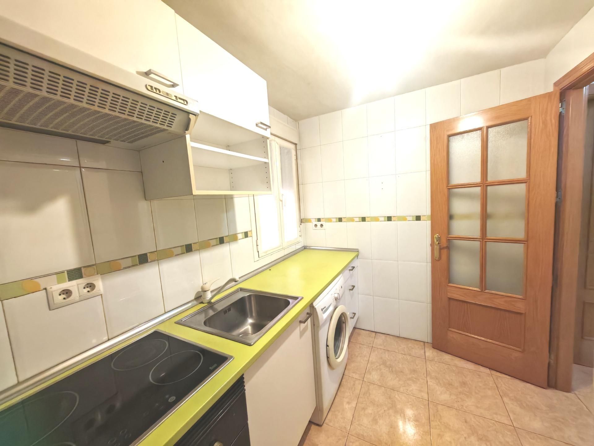 Kitchen of Flat for sale in Cedillo del Condado  with Heating