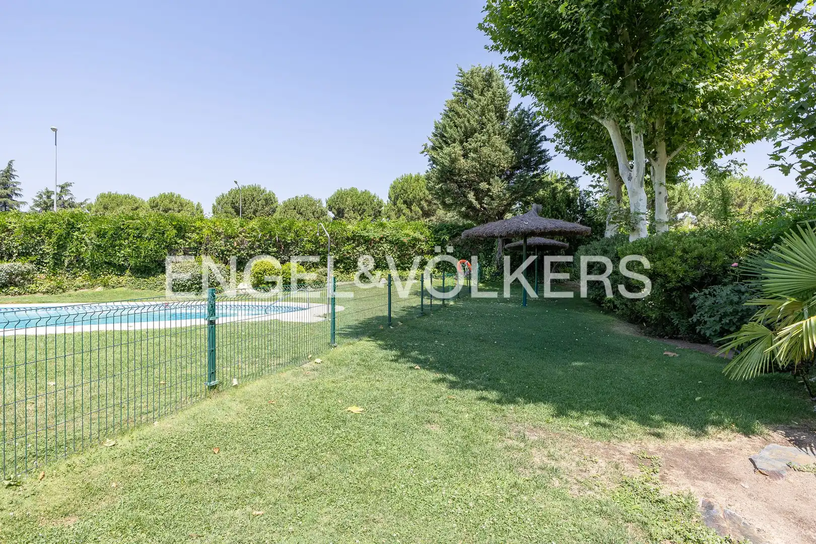 Dúplex en venta en Majadahonda con Aire acondicionado, Calefacción y Jardín privado