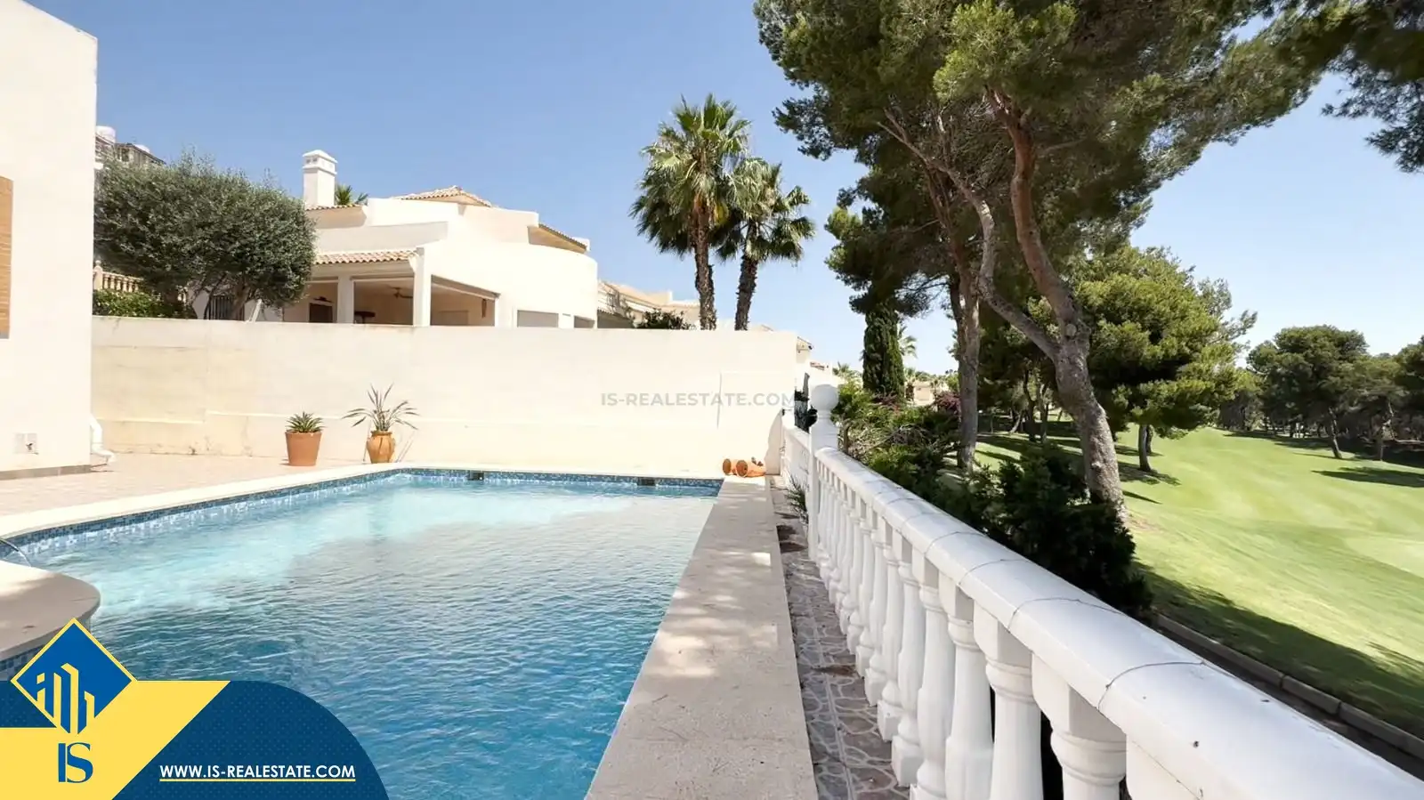 Piscina de Casa o xalet en venda en Orihuela amb Jardí privat, Terrassa i Moblat