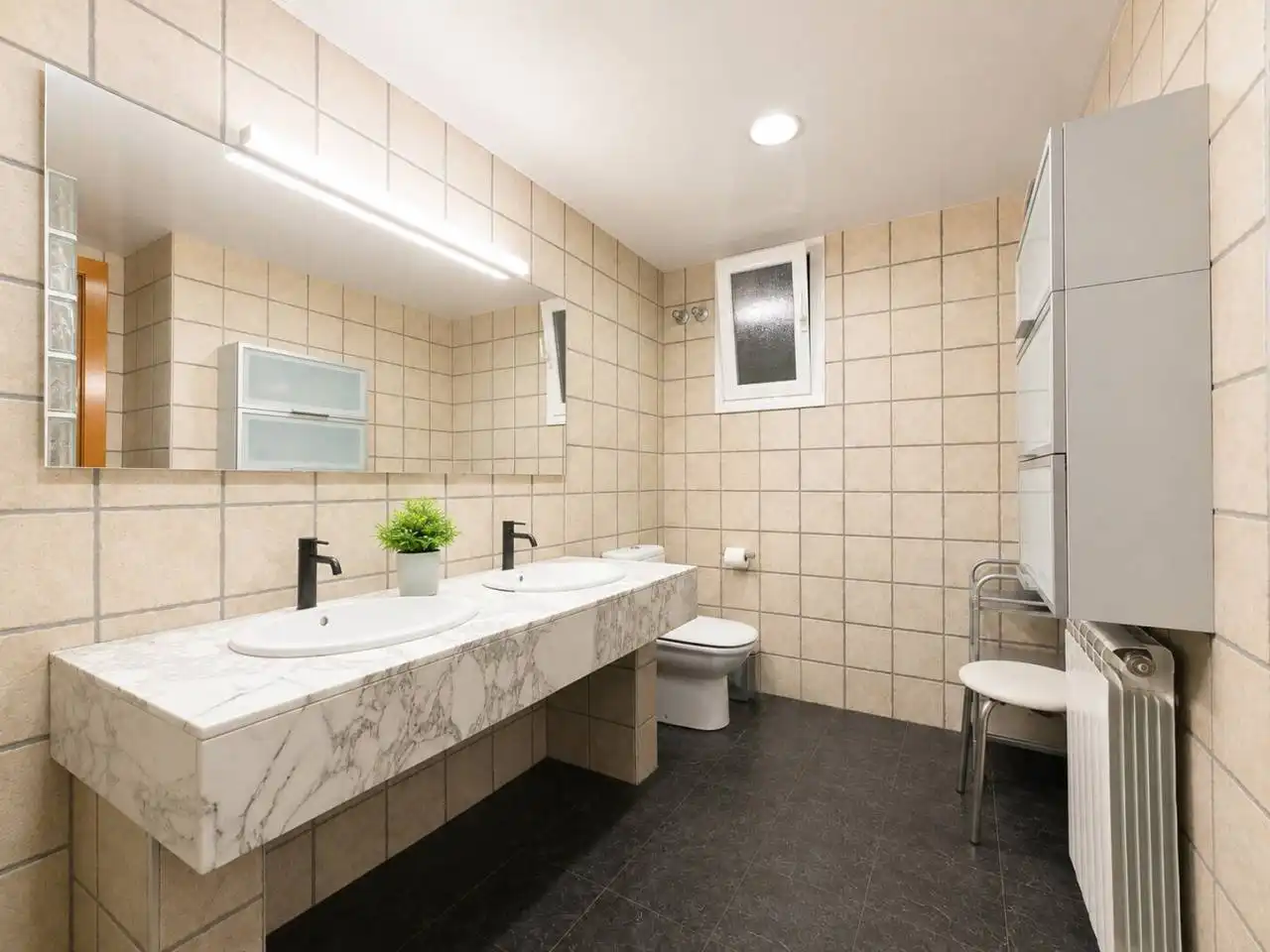 Bathroom of Flat for rent in Manresa  with Air Conditioner, Heating and Parquet flooring