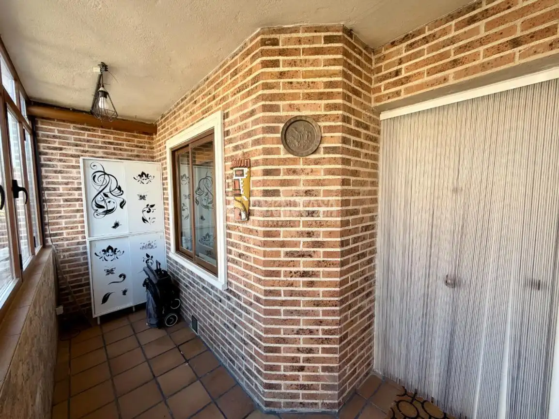 Einfamilien-Reihenhaus zum Verkauf in Azuqueca de Henares mit Klimaanlage und Heizung