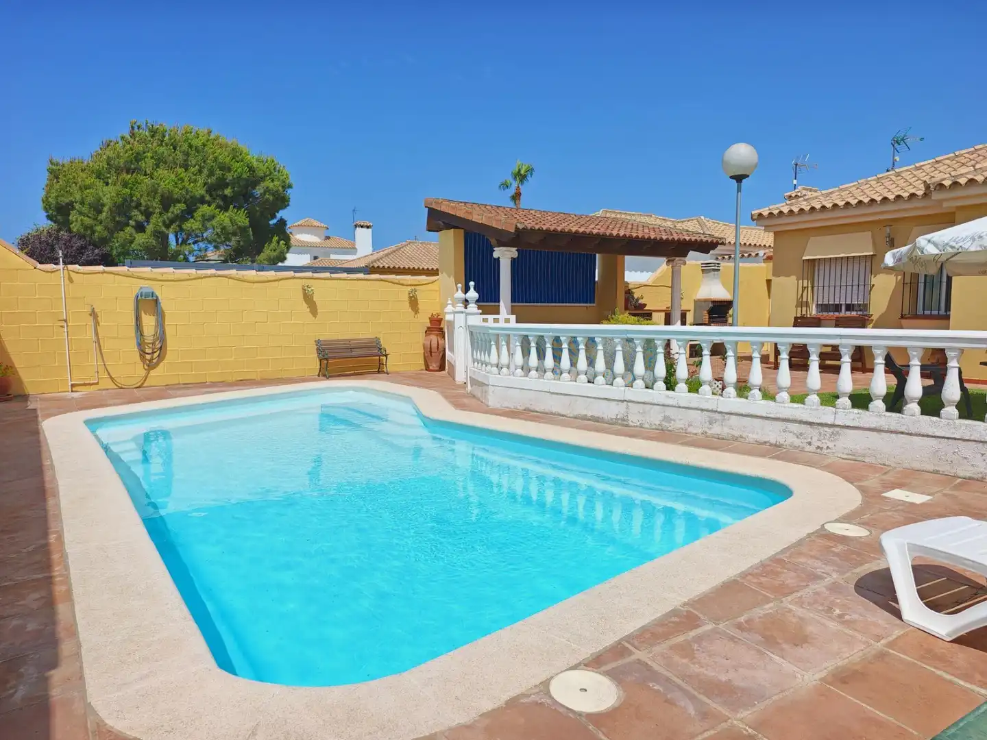 Piscina de Casa o chalet en venta en Chiclana de la Frontera con Jardín privado, Trastero y Piscina