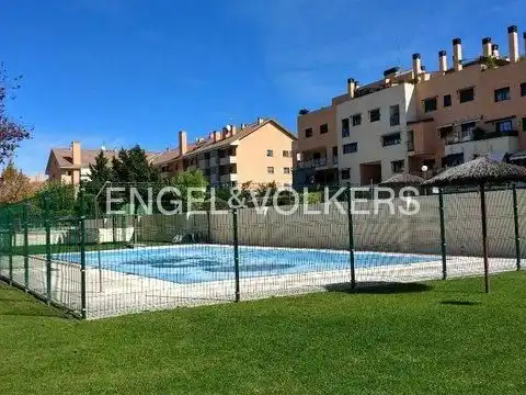 Außenansicht von Wohnung zur Miete in Pozuelo de Alarcón mit Klimaanlage, Heizung und Privatgarten