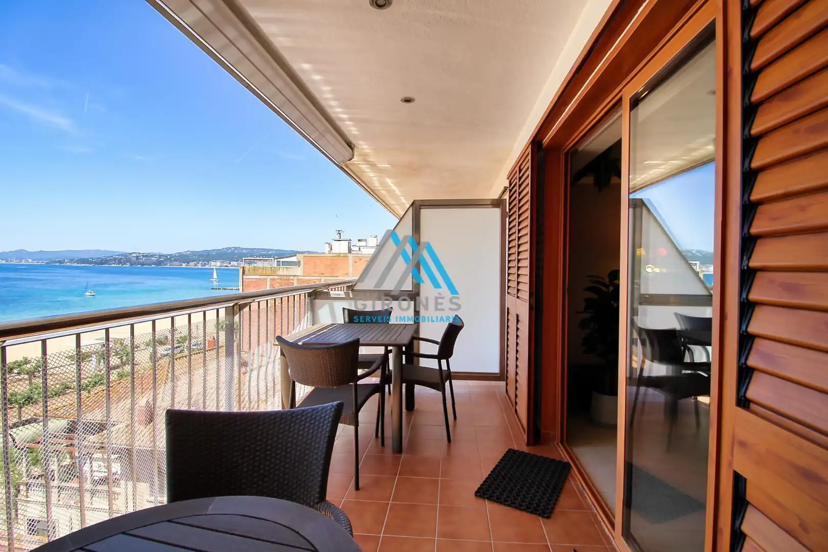 Apartamento con terraza en venta en Passeig del Mar, imagen 3