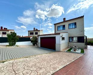 Exterior view of House or chalet for sale in Castellanos de Moriscos  with Heating, Private garden and Terrace