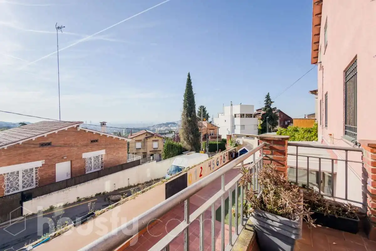 Vista exterior de Casa o chalet en venta en Barcelona con Aire acondicionado, Calefacción y Jardín privado